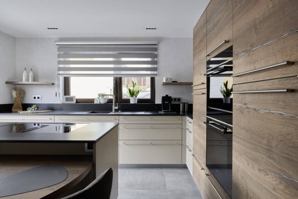 Grande cuisine à l'aspect bois